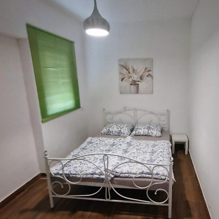 Apartman Lena Tusilovic Esterno foto