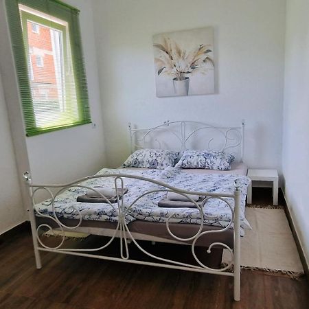 Apartman Lena Tusilovic Esterno foto