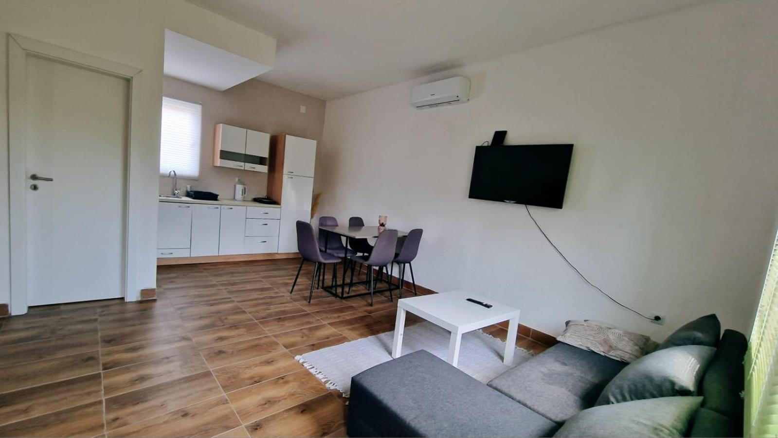 Apartman Lena Tusilovic Esterno foto