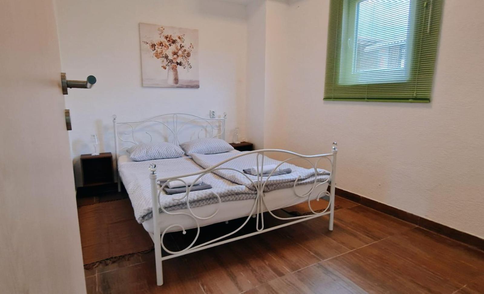Apartman Lena Tusilovic Esterno foto
