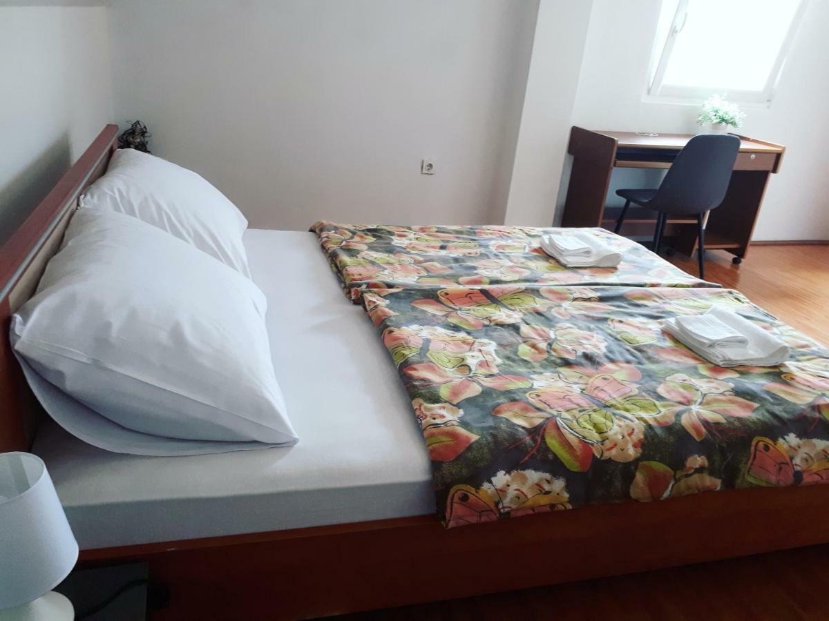 Apartman Lena Tusilovic Esterno foto