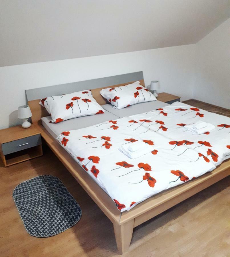 Apartman Lena Tusilovic Esterno foto