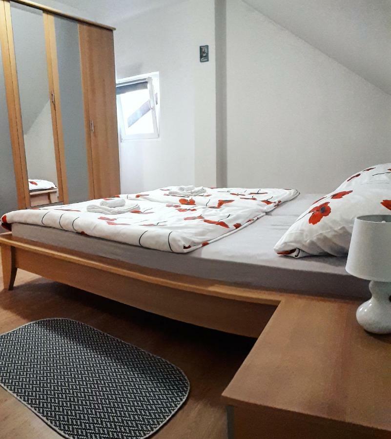 Apartman Lena Tusilovic Esterno foto